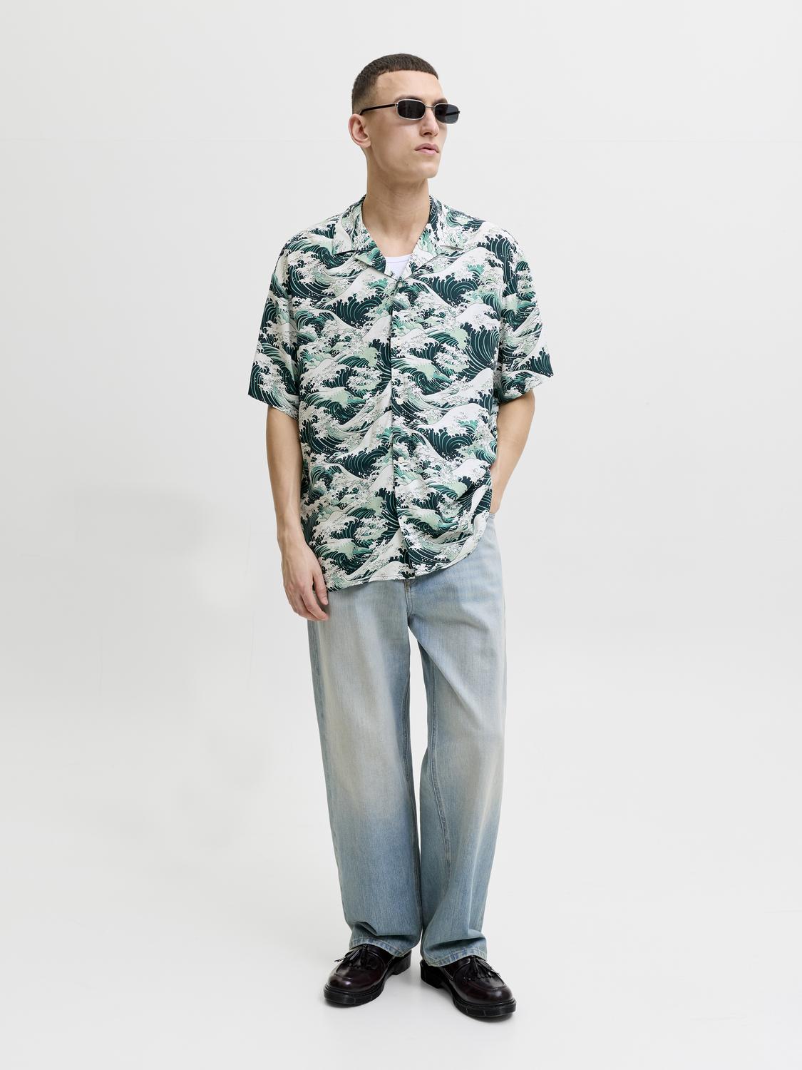 model_shot-front_full